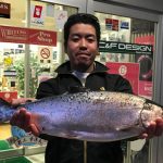 登録魚第一号は野口直也さんの54cm2.5kg