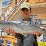 高橋さんが18番で釣った 60.5cm,2.1kg