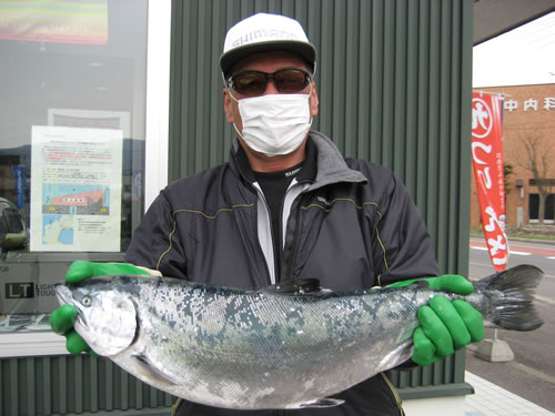 本山秀彦さんは、62.0cm,3.65kgを釣りました