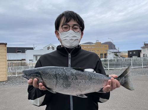 坂東泰輝さんの桜鱒54cm,2.35kg