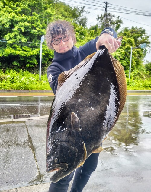 海友丸で竹内さんヒラメ85cm