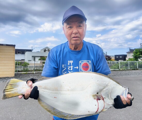 両沢さんのヒラメ70cm,4.3kg