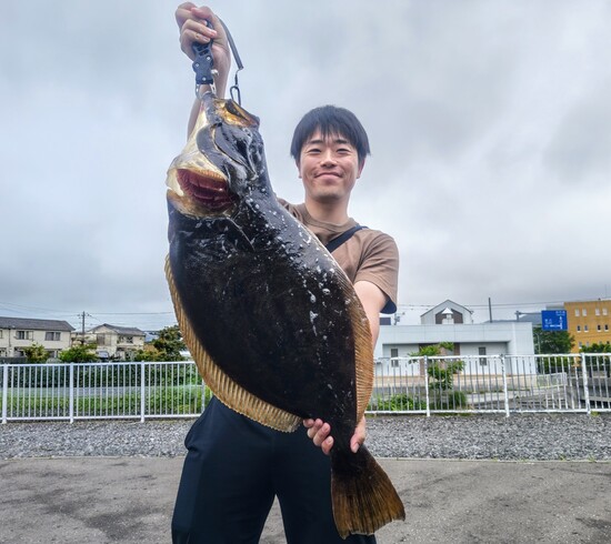 安達さんのヒラメ80.5cm,5.05kg